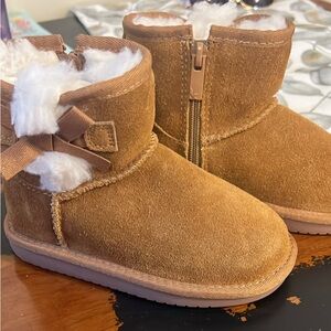 Toddler girl brown Uggs with bow detail